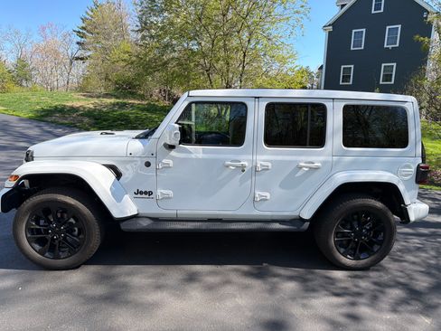 Used 2023 Jeep Wrangler Unlimited Sahara AWD/4WD image 1