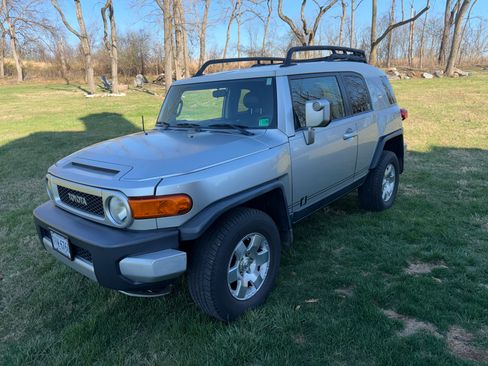 Used 2007 Toyota FJ Cruiser Sport Utility 2D image 26