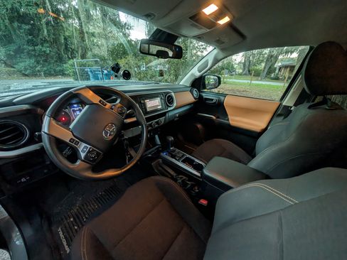 Used 2019 Toyota Tacoma SR5 image 11