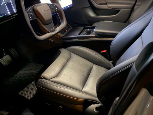 Used 2022 Tesla Model S Standard Range image 10