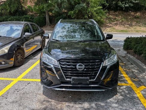 Used 2024 Nissan Kicks SV FWD image 11