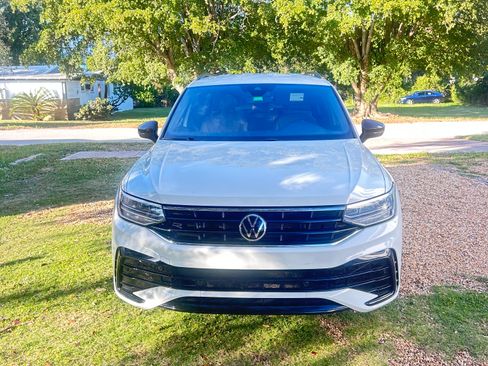 Used 2022 Volkswagen Tiguan SE R-Line image 2