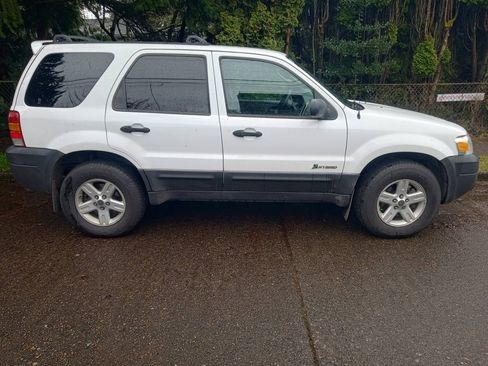 Used 2006 Ford Escape 4WD Hybrid image 2