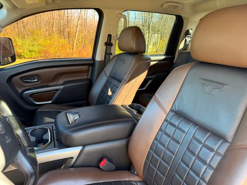 Used 2018 Nissan Titan Platinum Reserve w/ Platinum Utility Package image 11