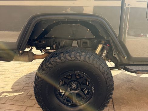 Used 2021 Jeep Gladiator Rubicon AWD/4WD image 14