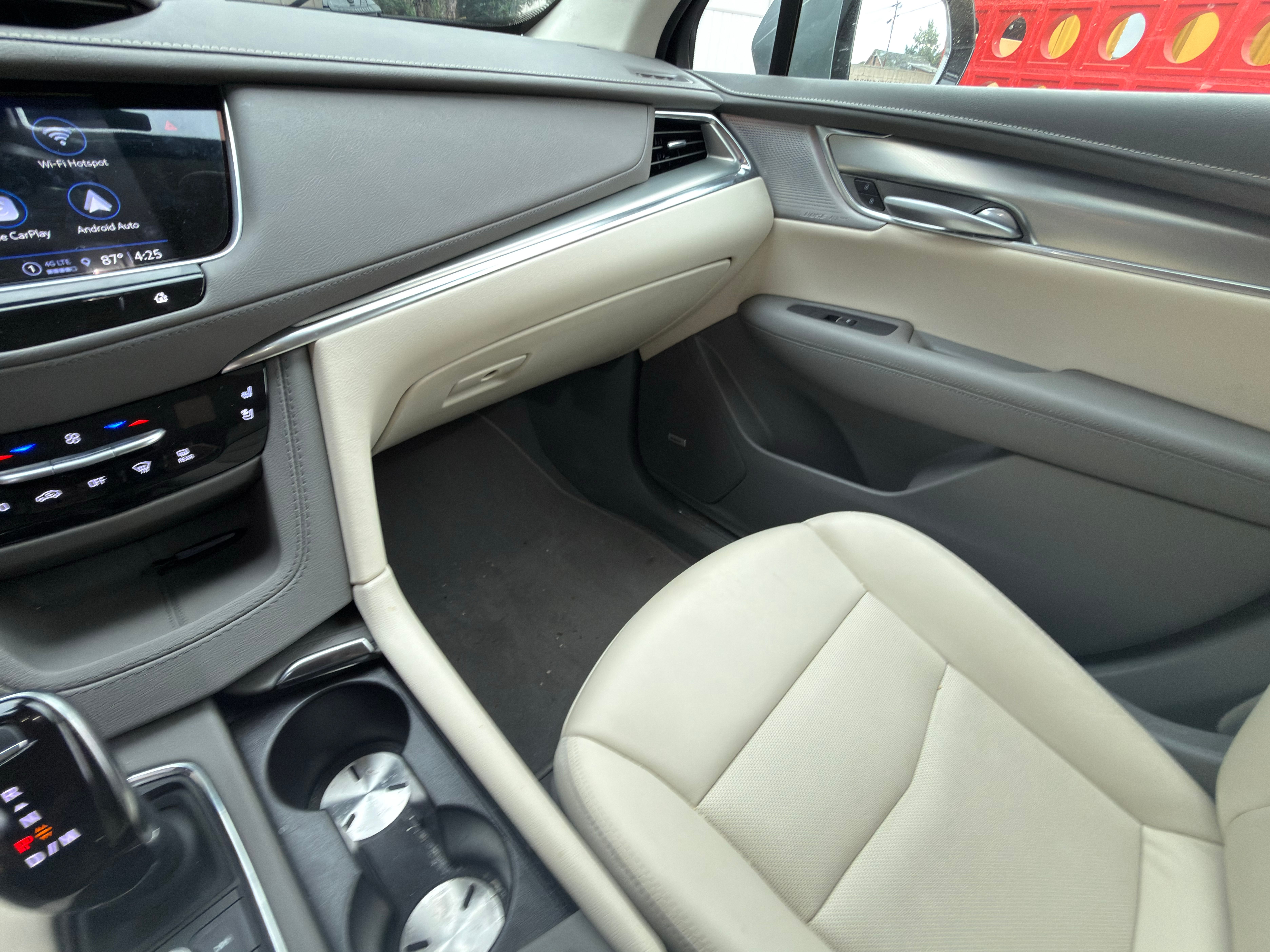 Used 2025 Cadillac XT5 Premium Luxury FWD image 8