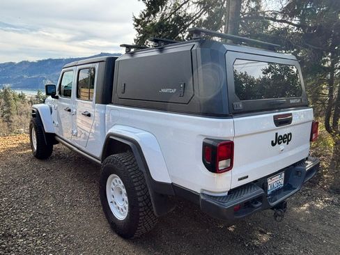 Used 2023 Jeep Gladiator Sport AWD/4WD image 4