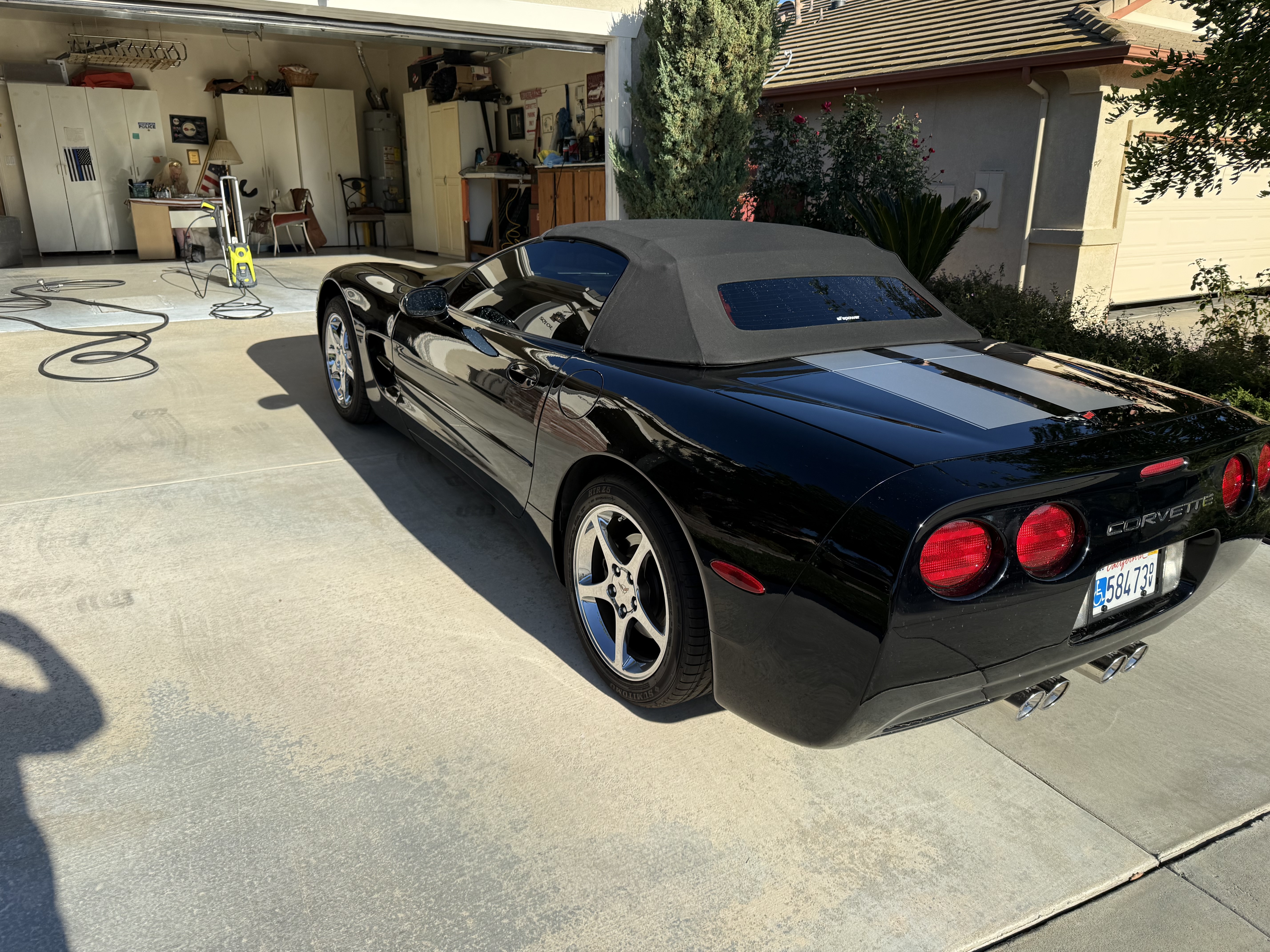 Used 2004 Chevrolet Corvette Convertible w/ Preferred Equipment Group RWD image 2