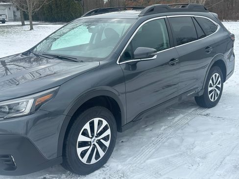 Used 2022 Subaru Outback Premium image 9