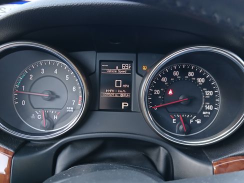 Used 2013 Jeep Grand Cherokee Limited w/ Luxury Group II image 4