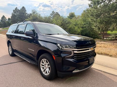 Used 2021 Chevrolet Suburban LT AWD/4WD image 4