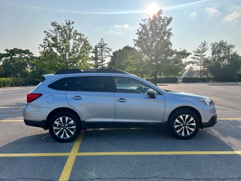Used 2015 Subaru Outback 2.5i Limited AWD/4WD image 6