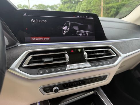 Used 2019 BMW X7 xDrive50i w/ Premium Package AWD/4WD image 10