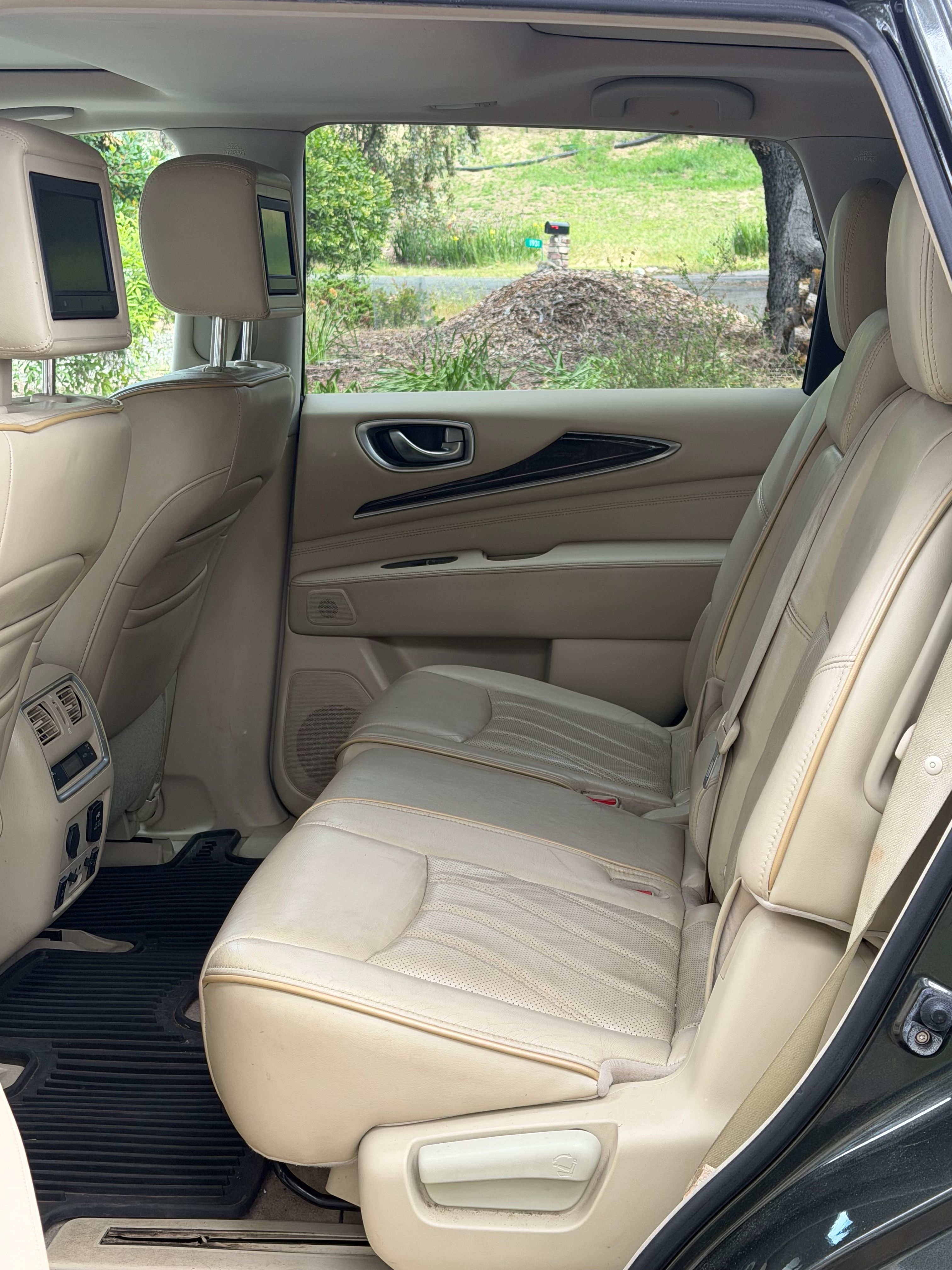 Used 2013 INFINITI JX35 AWD w/ Premium Pkg image 9