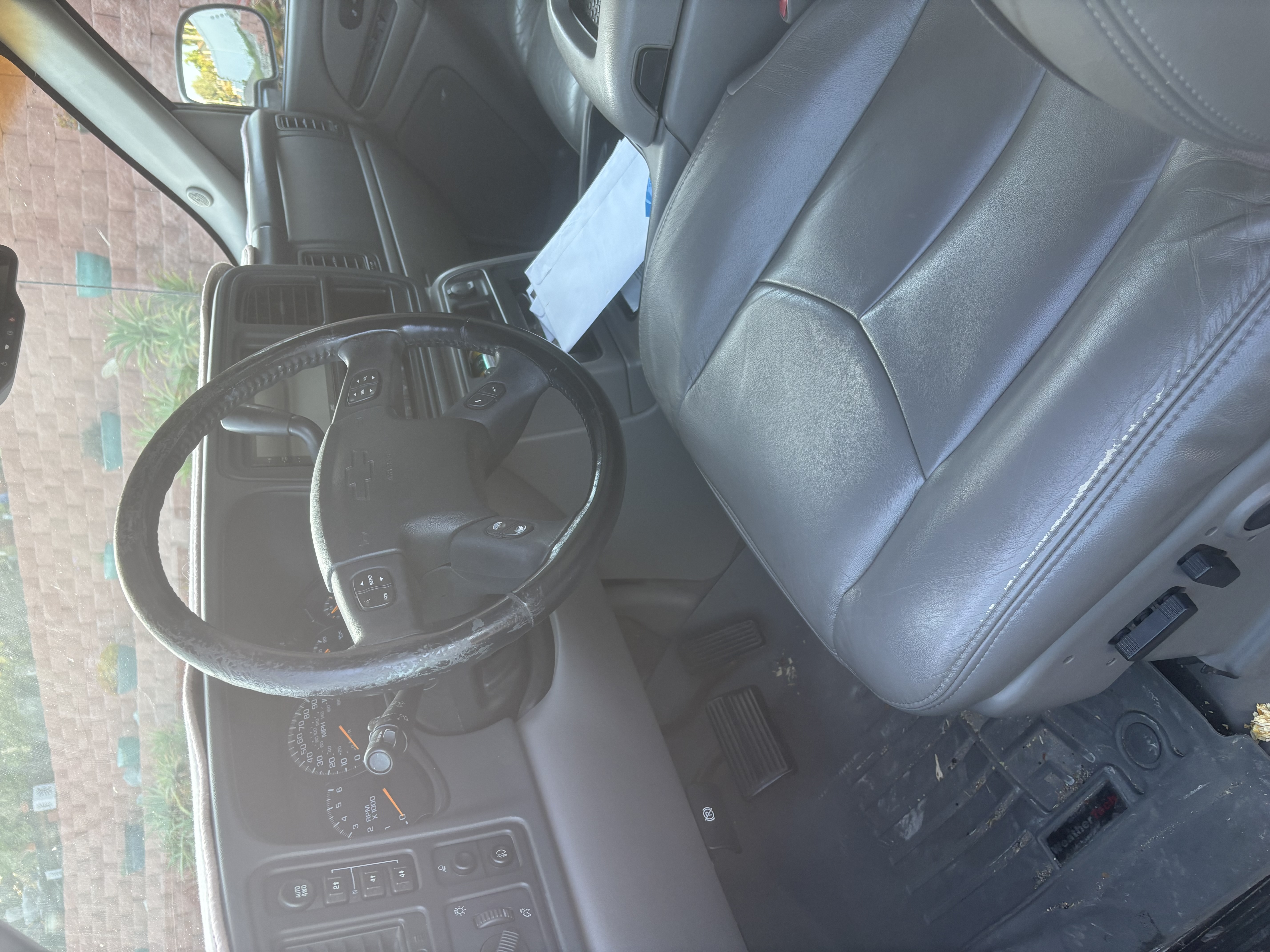Used 2005 Chevrolet Avalanche Z71 w/ Preferred Equipment Group AWD/4WD image 10