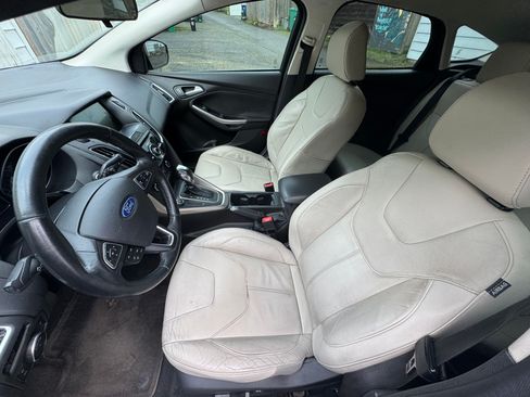 Used 2016 Ford Focus Titanium image 5