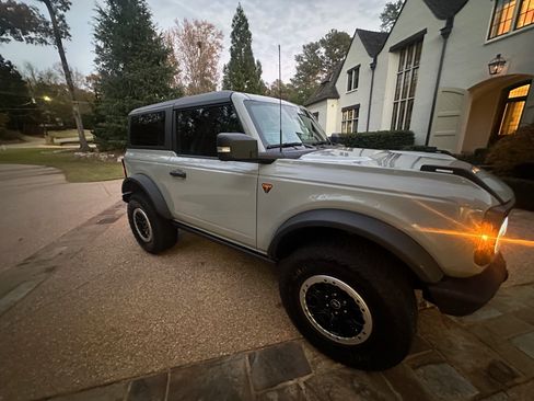 Used 2022 Ford Bronco Badlands image 8