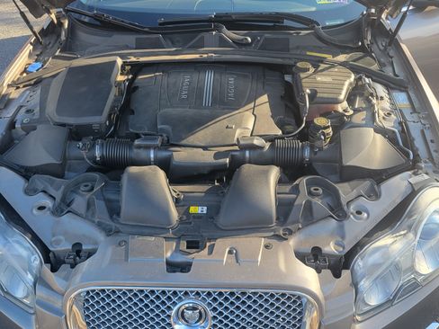 Used 2011 Jaguar XF image 16