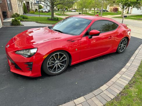 Used 2017 Toyota 86 RWD image 2