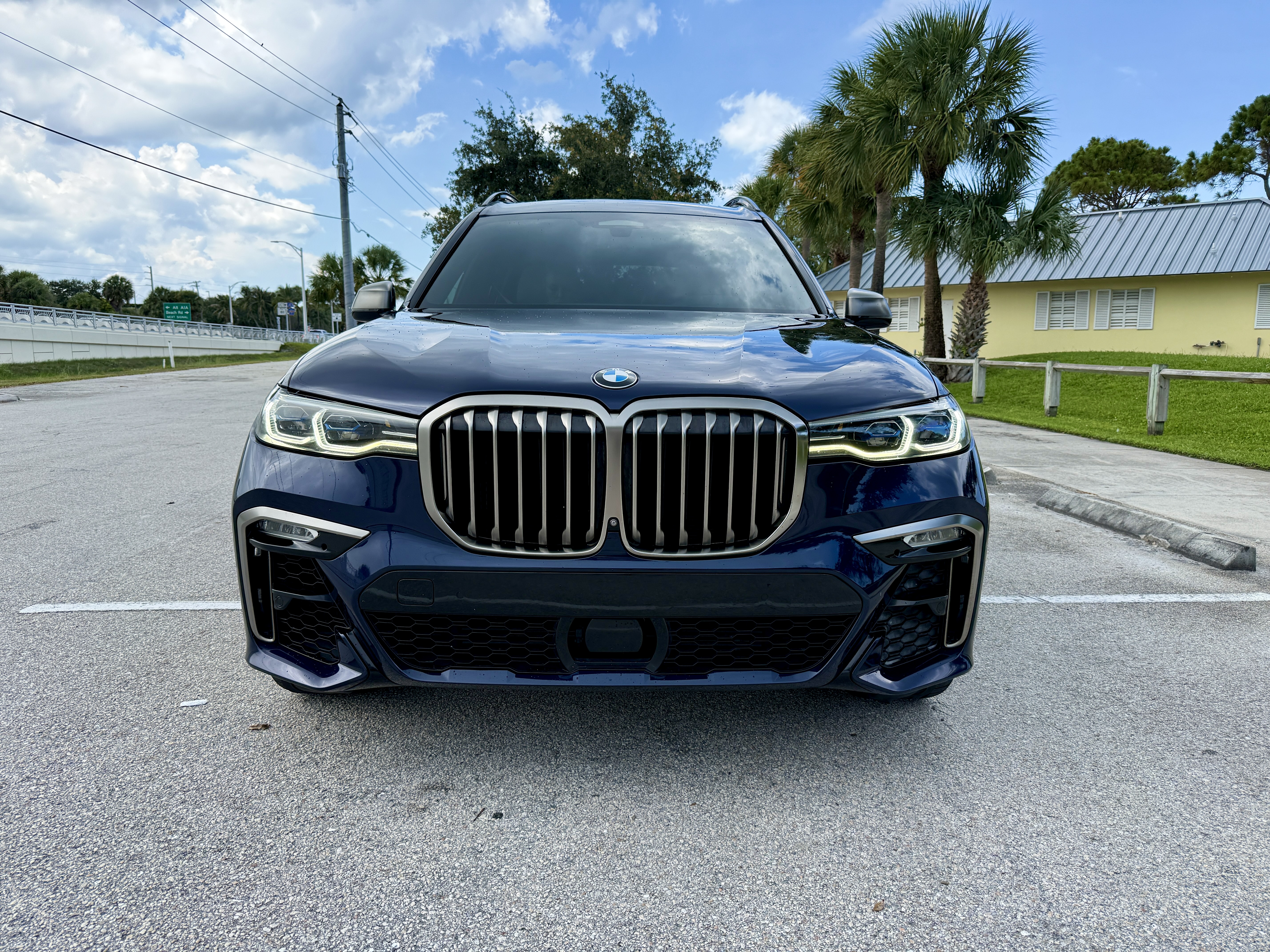 Used 2021 BMW X7 M50i w/ Dynamic Handling Package AWD/4WD image 4
