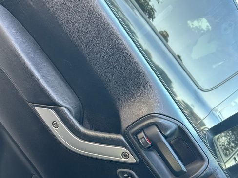 Used 2012 Jeep Wrangler Unlimited Sahara image 8