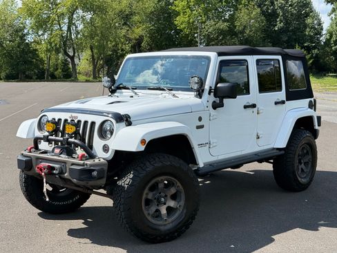 Used 2016 Jeep Wrangler Unlimited Sahara AWD/4WD image 19