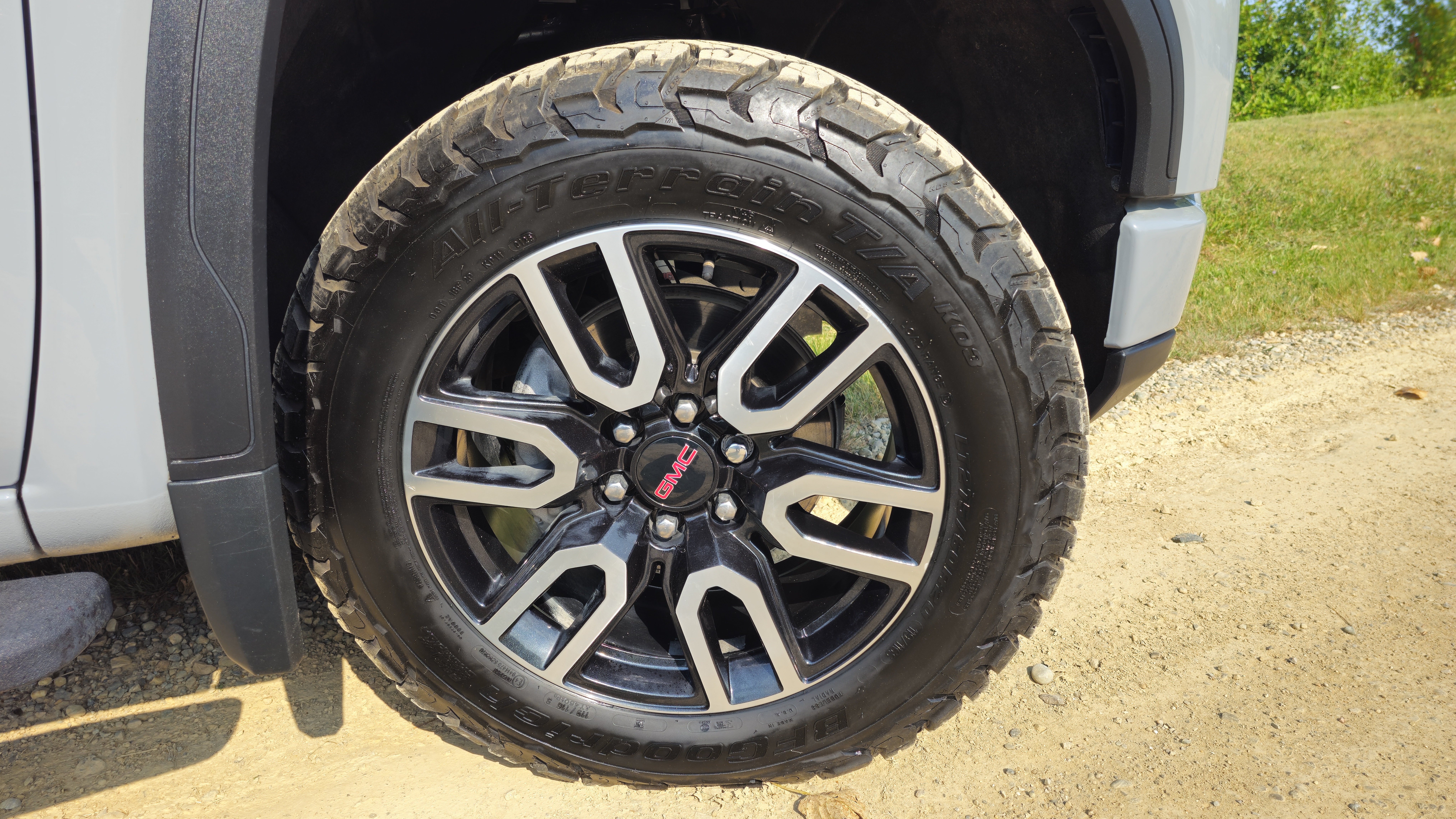 Used 2024 GMC Sierra 1500 AT4 w/ Technology Package AWD/4WD image 14