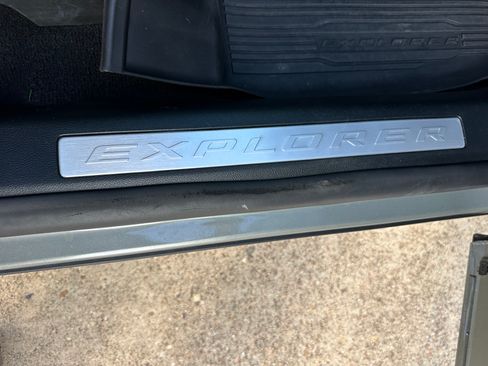 Used 2020 Ford Explorer Limited image 13