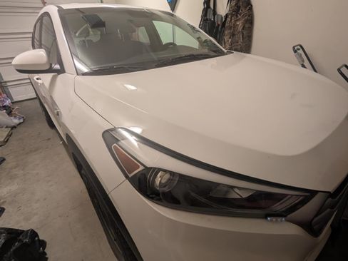 Used 2018 Hyundai Tucson SE image 1