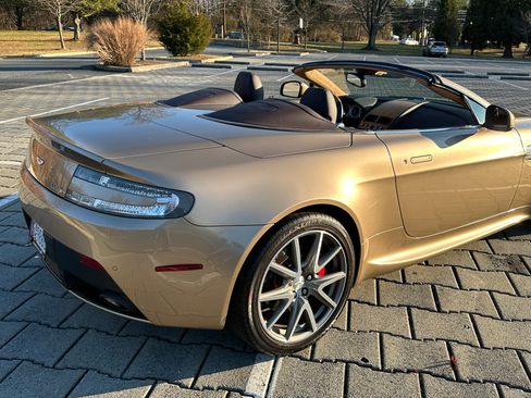 Used 2013 Aston Martin V8 Vantage Roadster image 11