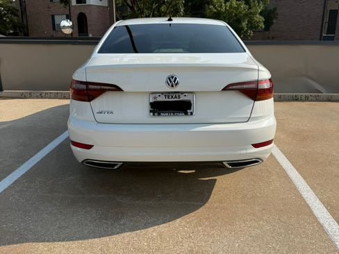 Used 2019 Volkswagen Jetta R-Line FWD image 2
