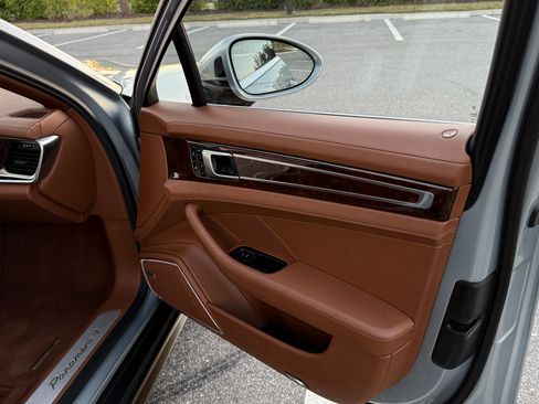Used 2021 Porsche Panamera 4 image 27