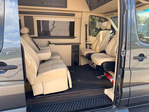Used 2017 Mercedes-Benz Sprinter 3500 image 28