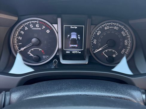 Used 2023 Toyota Tacoma TRD Off-Road image 13