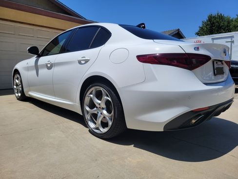 Used 2018 Alfa Romeo Giulia Ti Sport w/ Quick Order Package 22S Sport AWD/4WD image 8