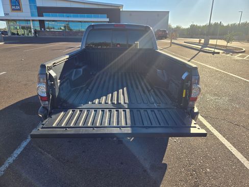 Used 2011 Toyota Tacoma PreRunner image 9