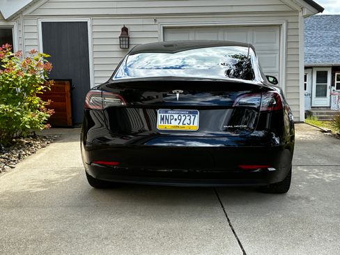 Used 2022 Tesla Model 3 Long Range AWD/4WD image 4