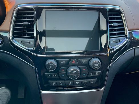 Used 2021 Jeep Grand Cherokee Overland image 17