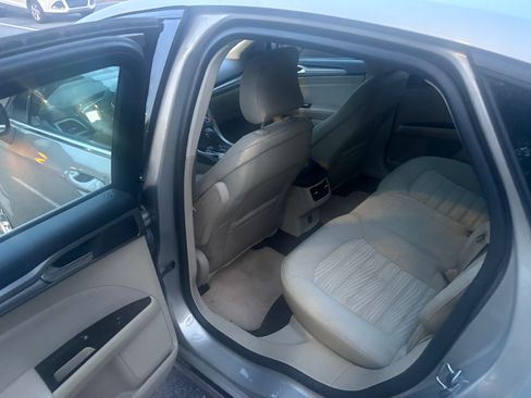 Used 2016 Ford Fusion SE FWD image 10