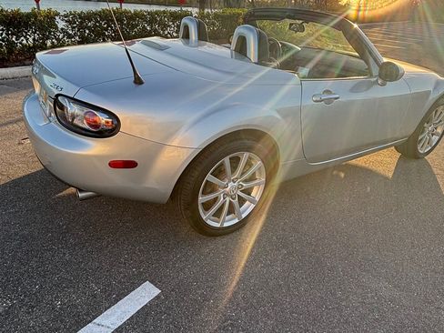 Used 2008 MAZDA MX-5 Miata Grand Touring w/ Premium Pkg image 11