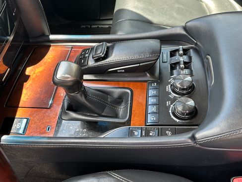 Used 2021 Lexus LX 570 4WD w/ Luxury Package image 22