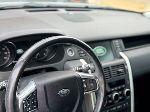 Used 2018 Land Rover Discovery Sport HSE image 25