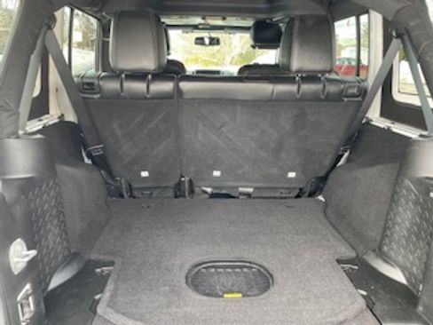 Used 2018 Jeep Wrangler Unlimited Sahara image 28