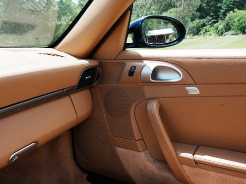 Used 2005 Porsche 911 Carrera RWD image 25