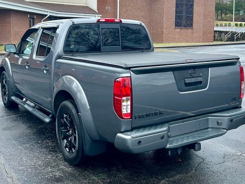 Used 2021 Nissan Frontier SV w/ Midnight Edition Floor Mats image 5