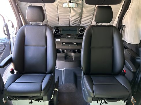 Used 2022 Mercedes-Benz Sprinter 3500 image 10