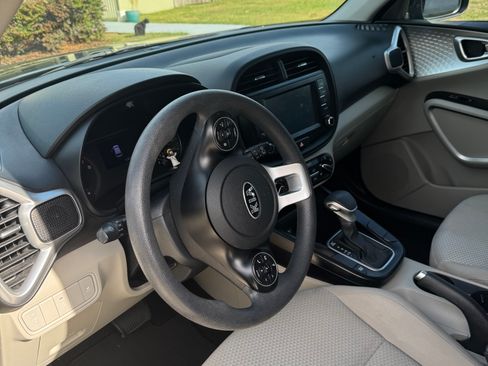 Used 2020 Kia Soul LX FWD image 12