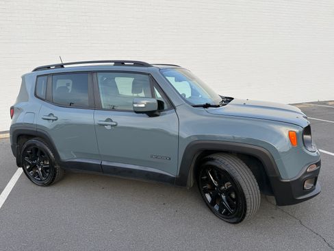 Used 2018 Jeep Renegade Altitude w/ Popular Equipment Group image 4