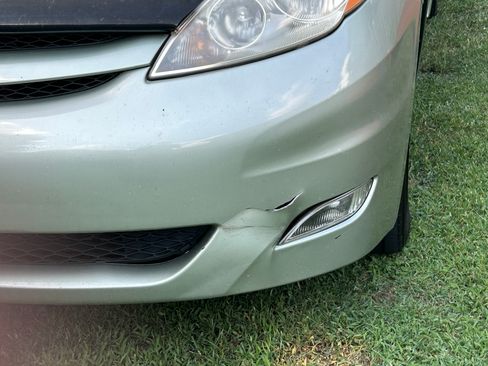 Used 2010 Toyota Sienna XLE image 8