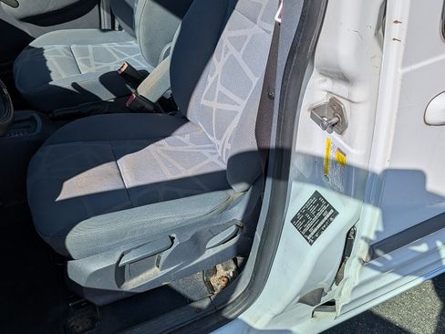 Used 2011 Ford Transit Connect XLT Premium image 12